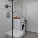 4 * Makarska