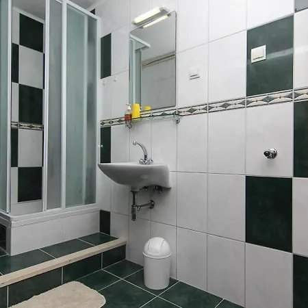 4 Apartment *
