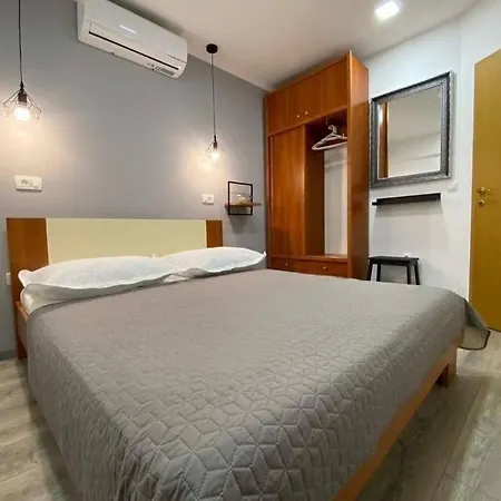 4 Apartment *