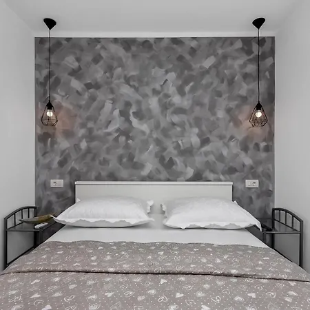 4 * Makarska