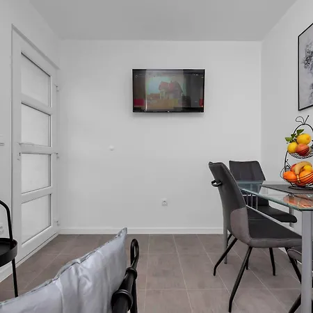 4 Makarska