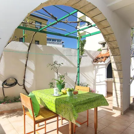 4 Apartment *
