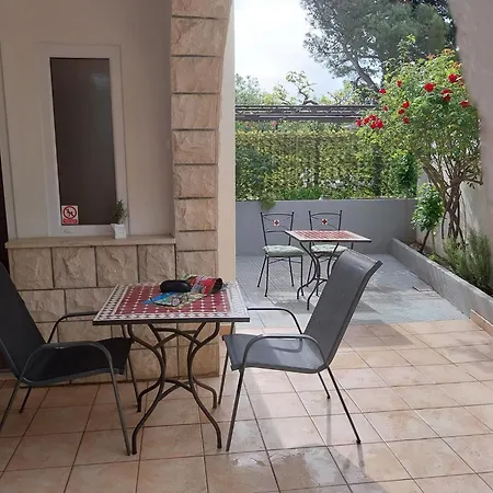Apartment 4 *