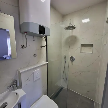 Apartment 4 *
